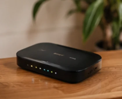 Mobiler Router auf einem Holztisch